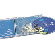 nadruk na płycie CD z kolędami identyczny z motywem okładki płyty oraz wkładki pod tray'em
